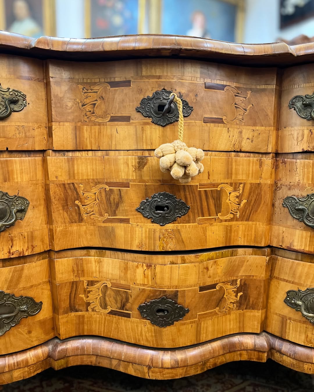 Cómoda italiana del siglo XIX - Imagen 2