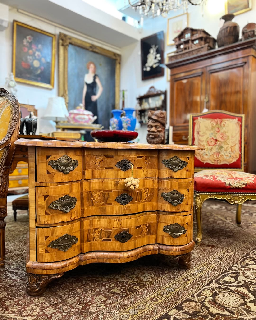 Cómoda italiana del siglo XIX - Imagen 3