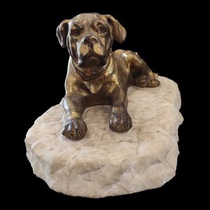 Perro de bronce con base de mármol