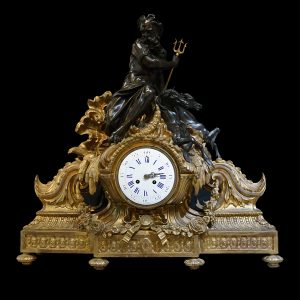 Reloj de sobremesa con figura de Poseidón.